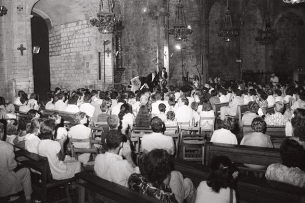 1986 Festival. Nuria Guarnaschelli, trompa_ Alberto Lysy, violí. Capella lateral Església