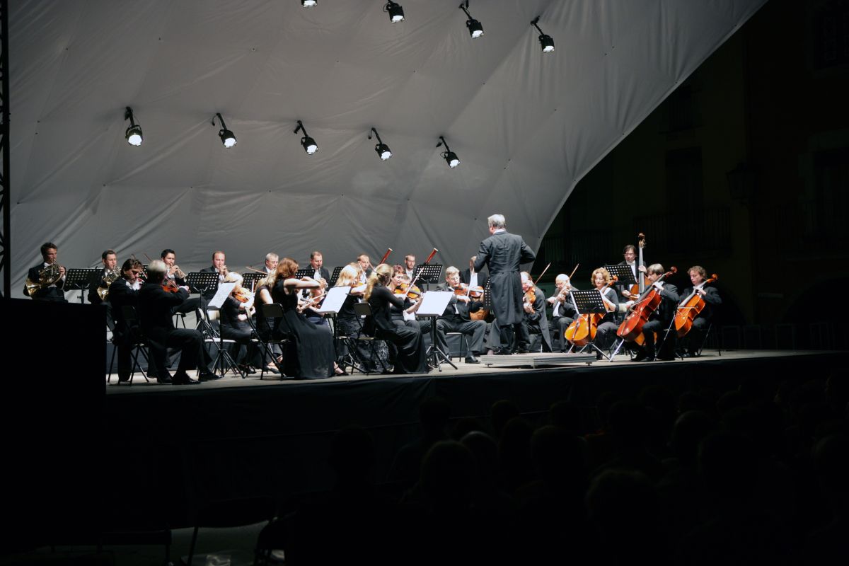 2005. Orquestra Simfònica de Praga, Petr Vronsky, Mireia Farrés 3