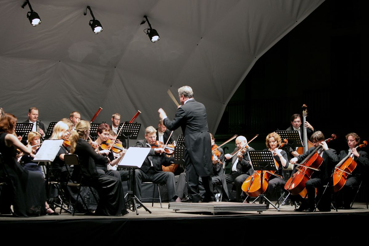 2005. Orquestra Simfònica de Praga, Petr Vronsky, Mireia Farrés 4