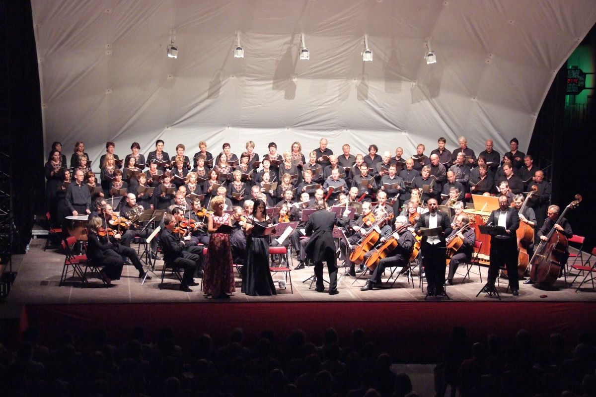 2008. Cor Filharmònic de Praga, Orquestra de Cambra de Praga, Lukás Vasilek, Ondrej Kukal, Jaroslav Vernerová, Jana Sýkorová, Jaroslav Brezina, Zdenek Hlavka. 1