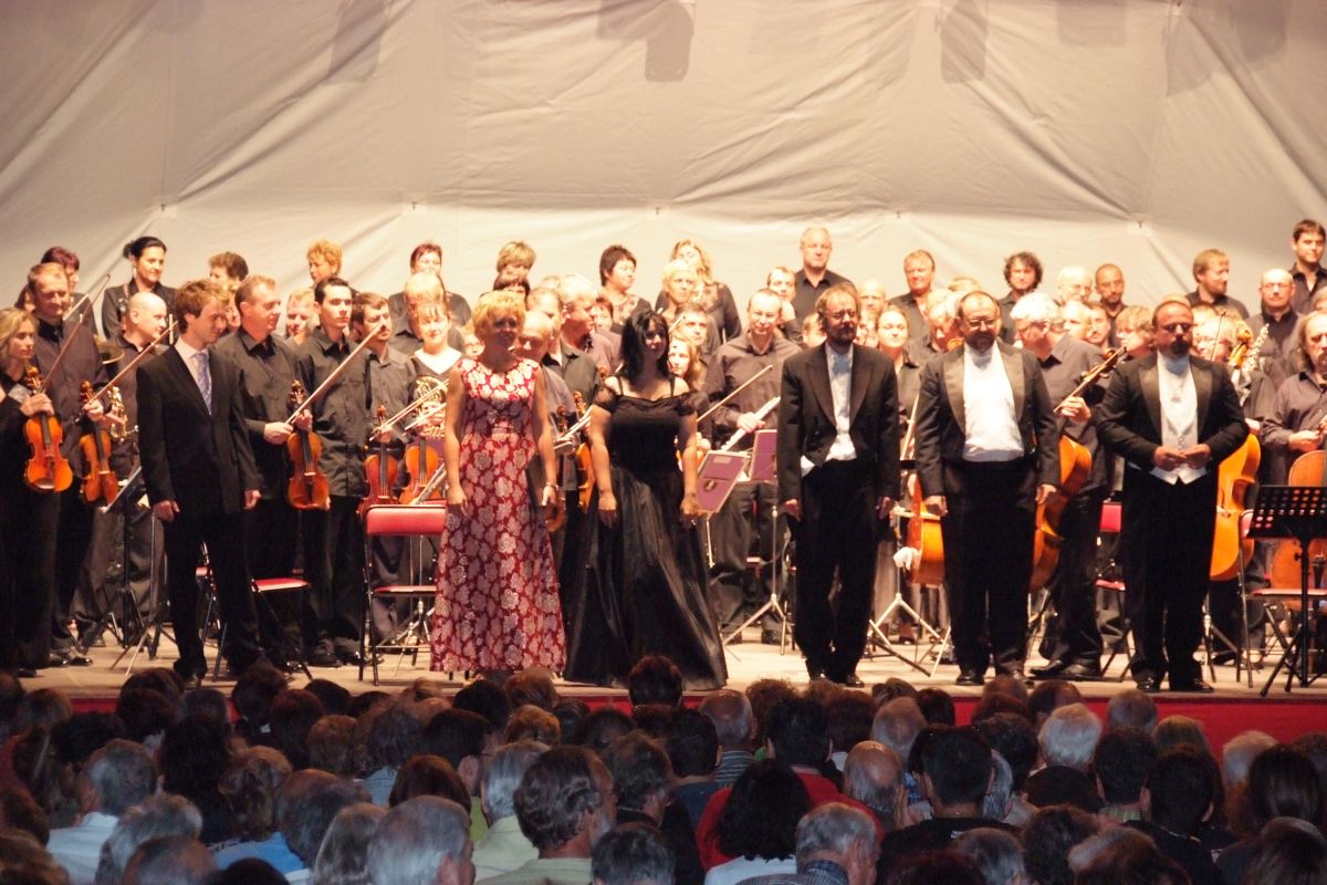 2008. Cor Filharmònic de Praga, Orquestra de Cambra de Praga, Lukás Vasilek, Ondrej Kukal, Jaroslav Vernerová, Jana Sýkorová, Jaroslav Brezina, Zdenek Hlavka. 2