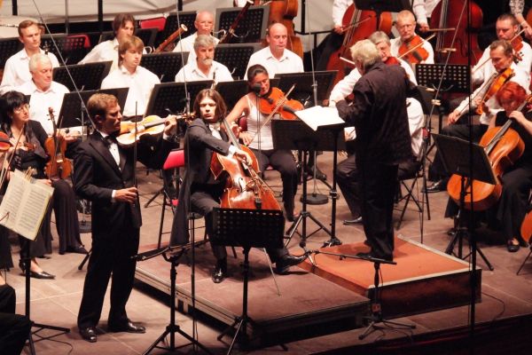 2008. Orquestra filharmònica de Novosibirsk, Thomas Sanderling, Renaud Capuçon, Gautier Capuçon-2