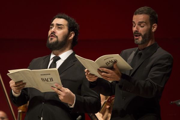 El tenor Víctor Sordo, a l'esquerra, i el baix Pablo Acosta