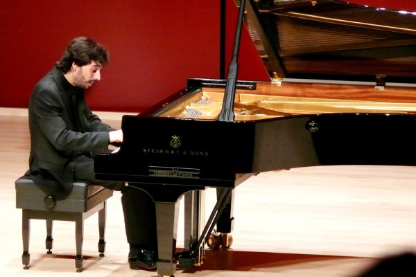 Iván Martín, piano